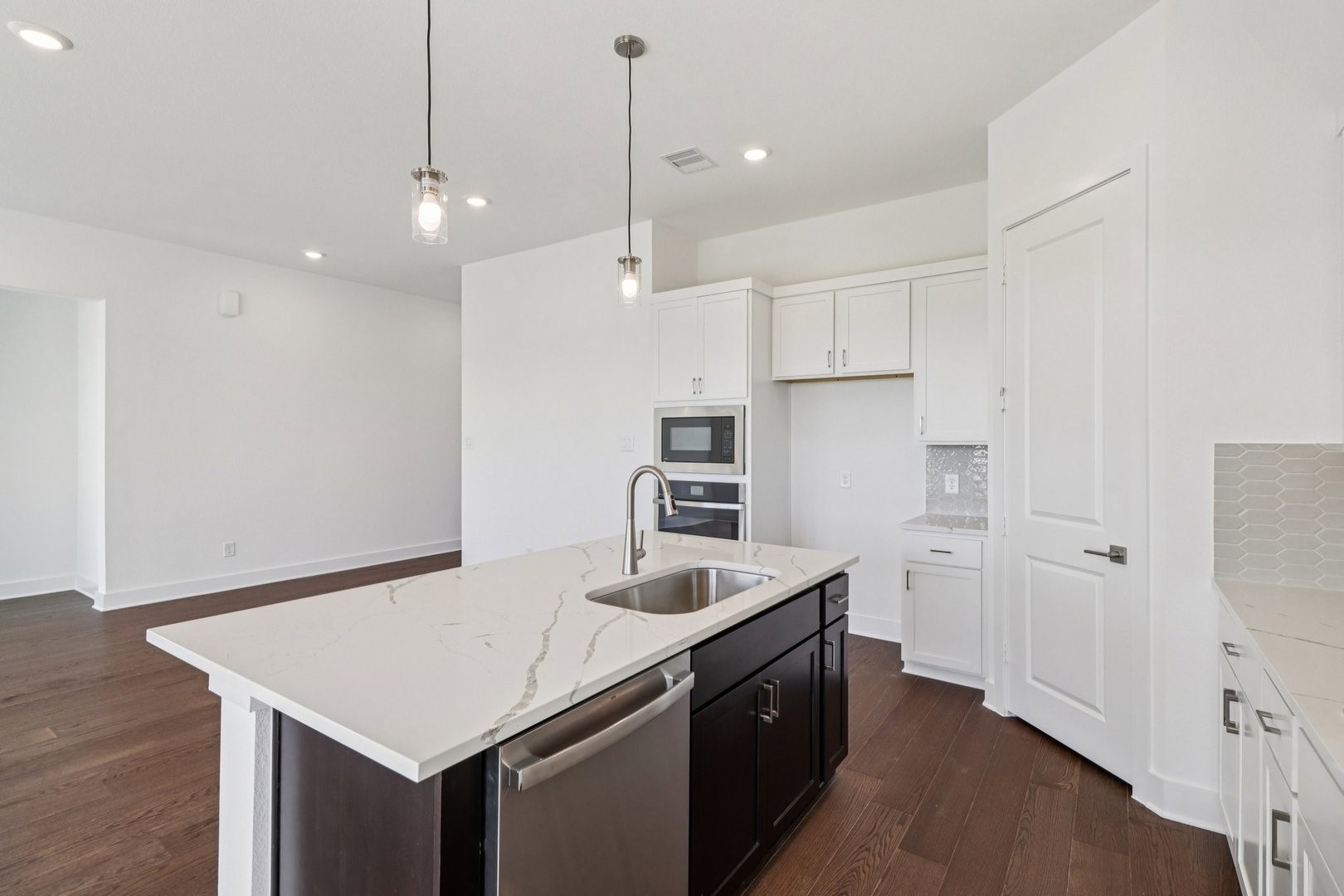 1322 Secret Grv Trail Tomball, TX 77375 - Photo 12 of 34 1322 Secret Grove Kitchen