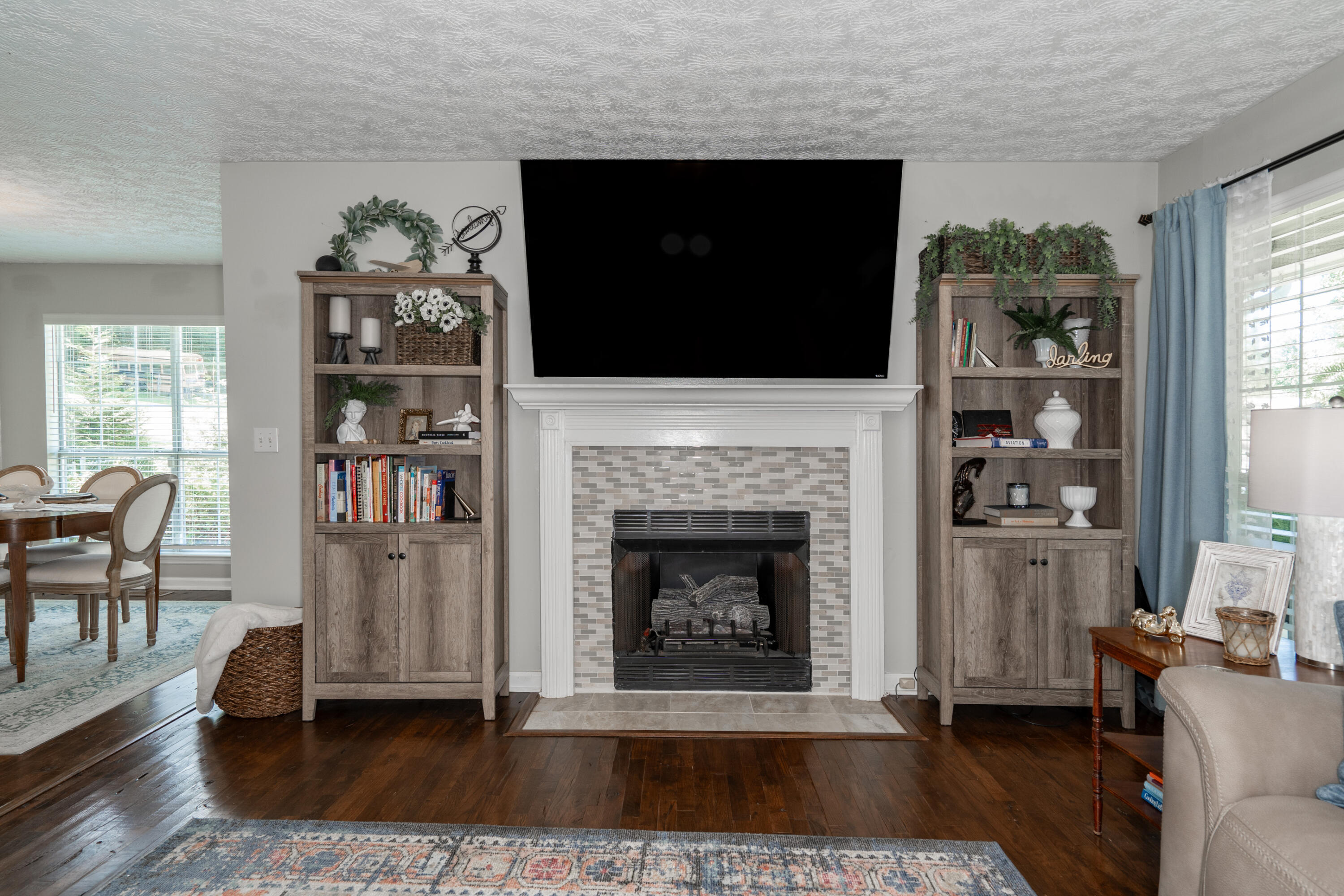6305 Levi Road Hixson, TN 37343 - Photo 11 of 37 6305 Levi living room 5