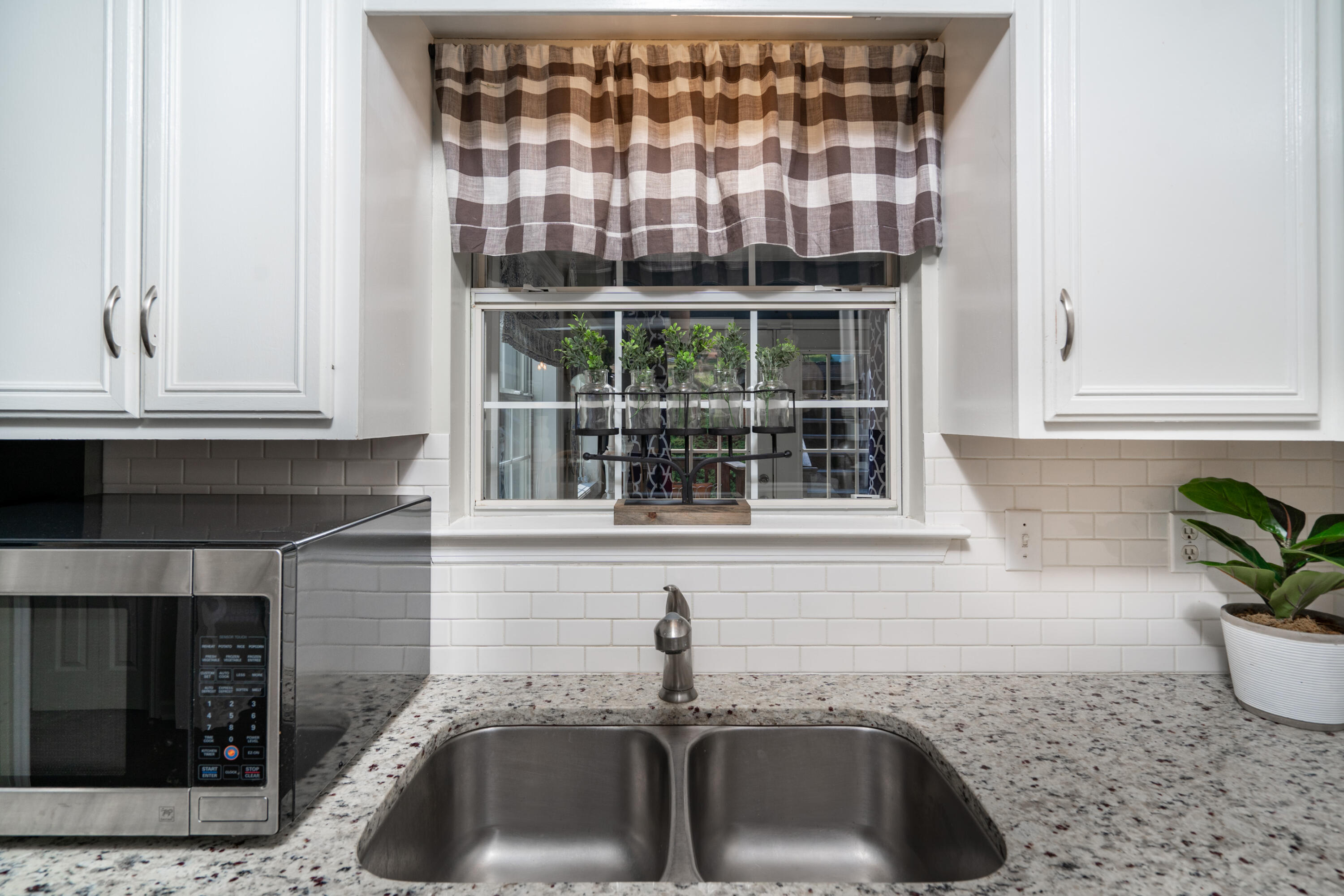 6305 Levi Road Hixson, TN 37343 - Photo 16 of 37 6305 Levi kitchen 2