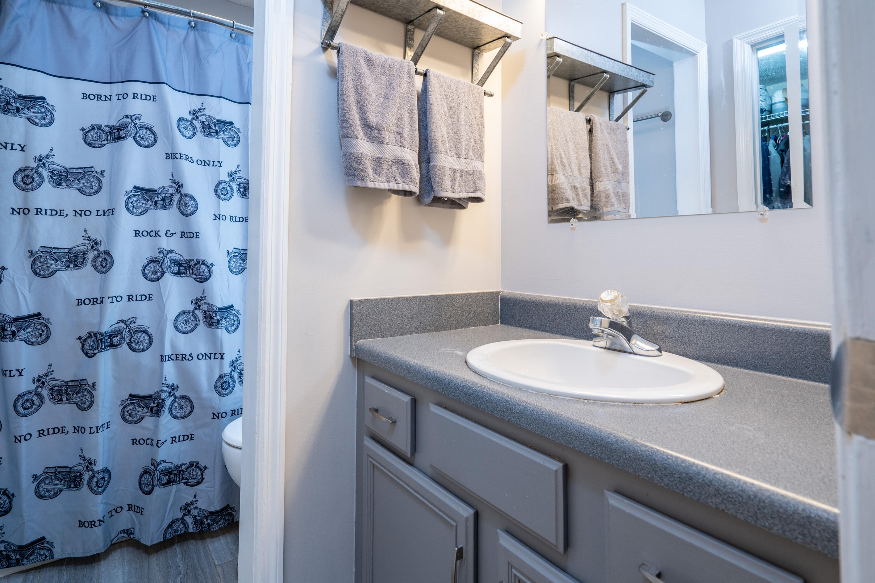 6305 Levi Road Hixson, TN 37343 - Photo 25 of 37 6305 Levi main bath 1