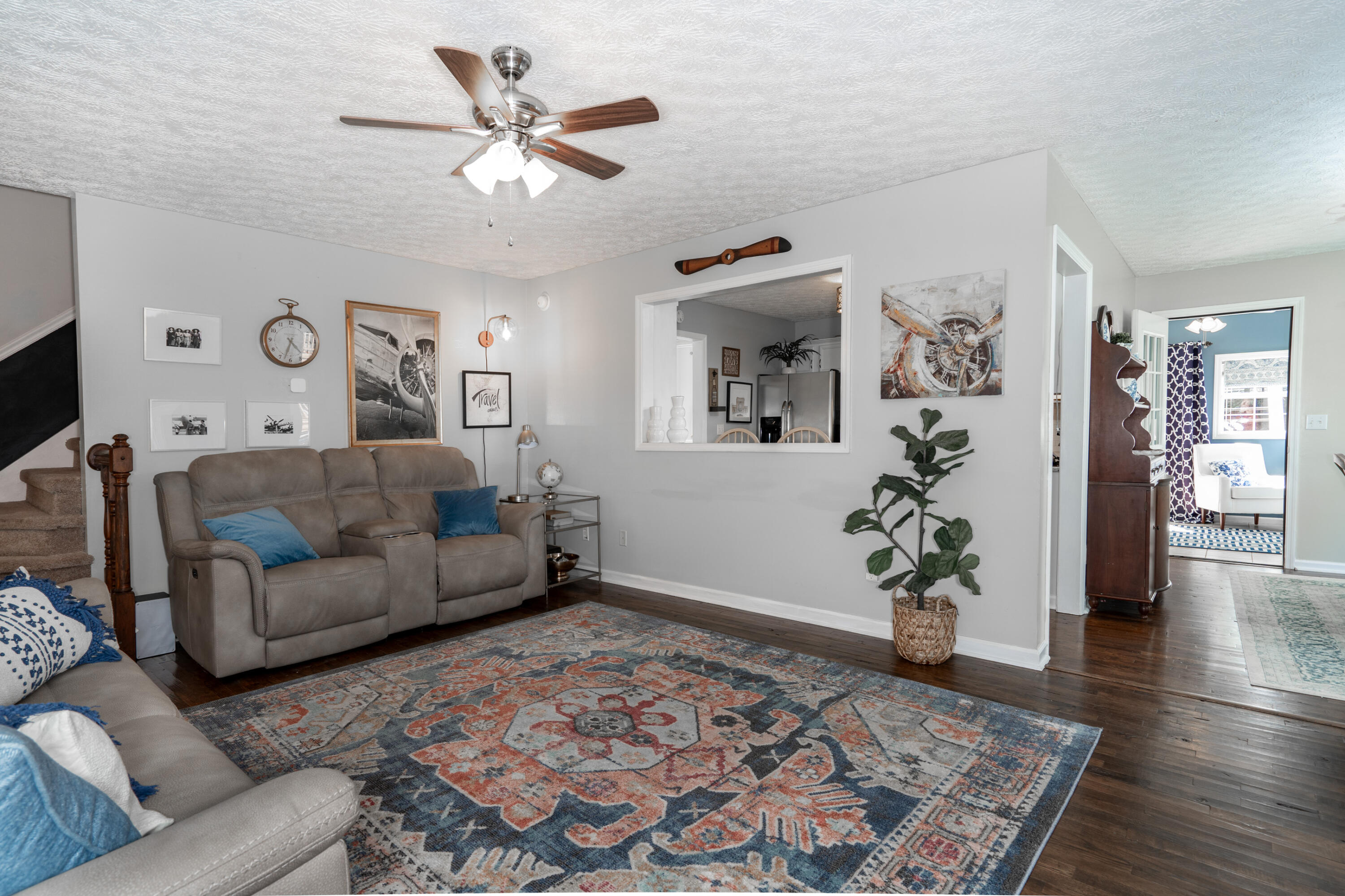 6305 Levi Road Hixson, TN 37343 - Photo 9 of 37 6305 Levi living room 2