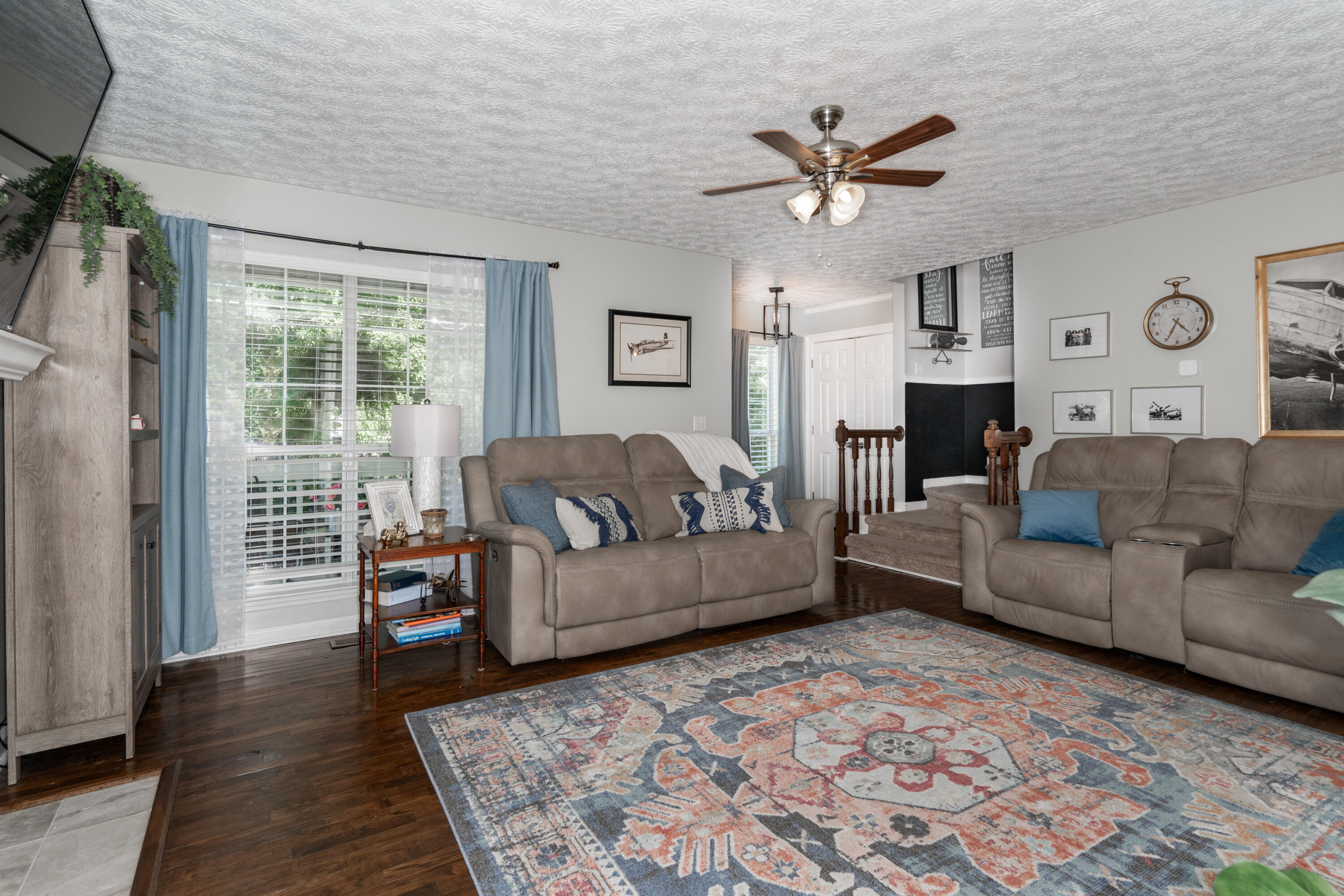 6305 Levi Road Hixson, TN 37343 - Photo 10 of 37 6305 Levi living room 3