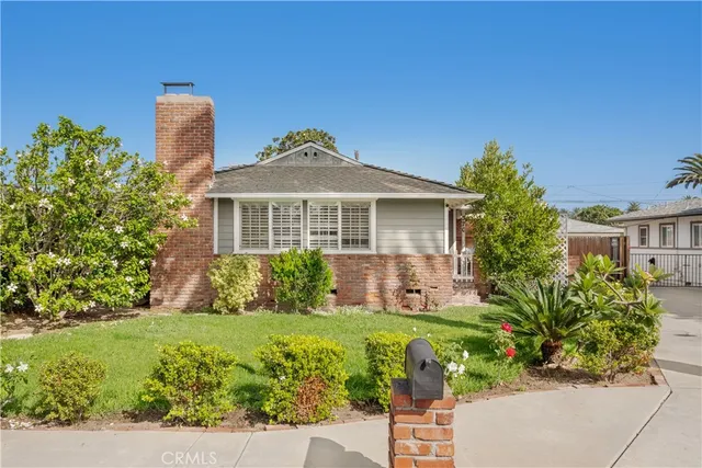 $2,395,000 | 370 East 19th Street, Costa Mesa, CA 92627