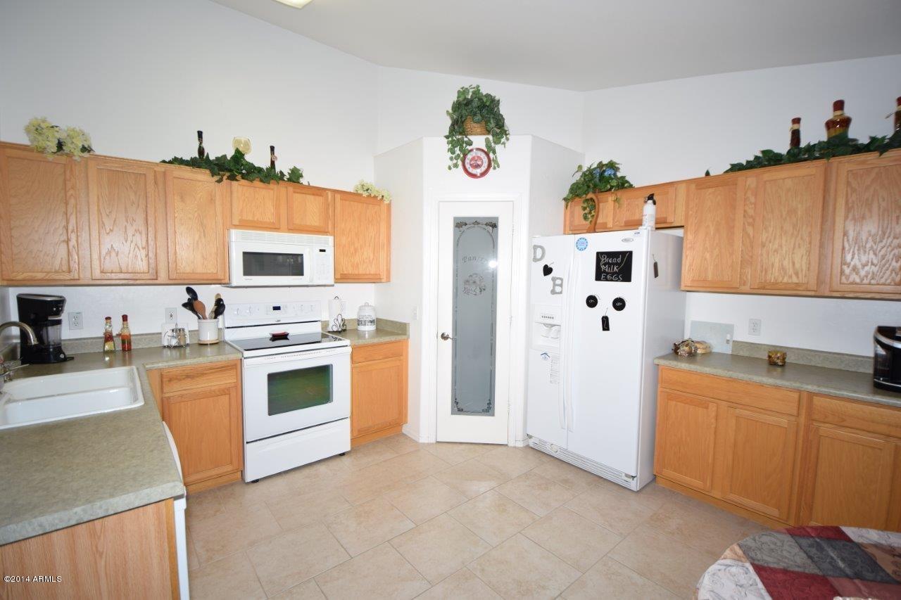 10843 East Cholla Road Mesa, AZ 85207 - Photo 5 of 20 Kitchen