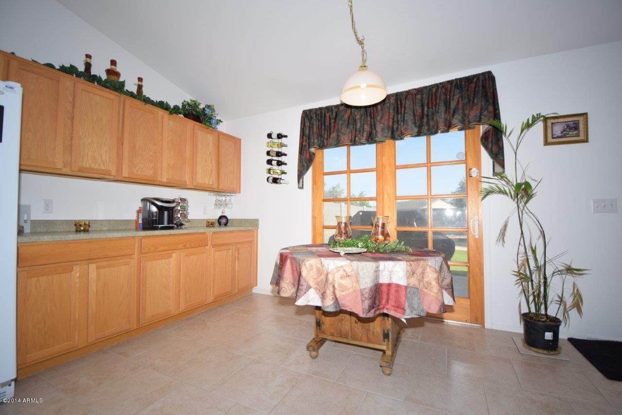10843 East Cholla Road Mesa, AZ 85207 - Photo 6 of 20 Kitchen