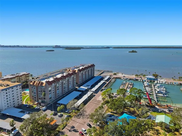$399,000 | 632 Edgewater Drive, Unit 135, Dunedin, FL 34698