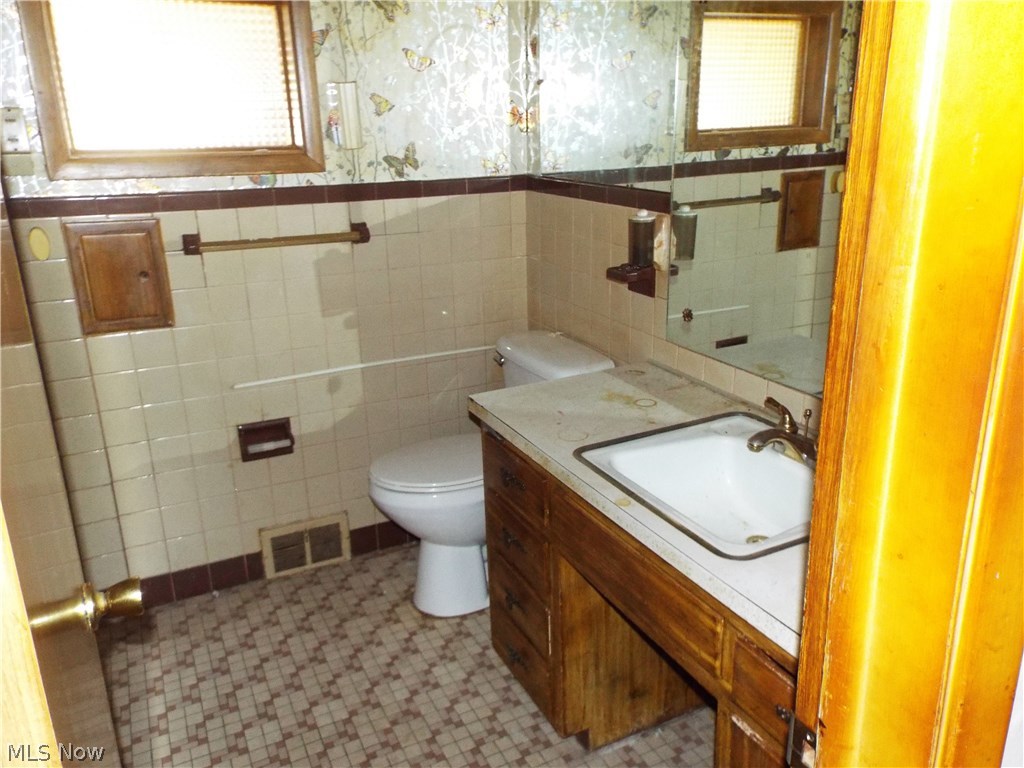 23308 Emery Road Cleveland, OH 44128 - Photo 12 of 20
