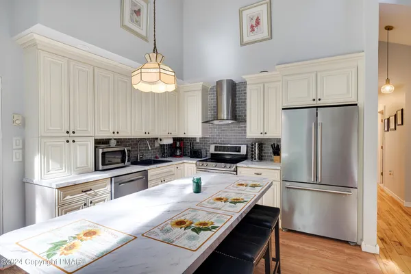 $2,200 | 2933 Melody Lane, Tobyhanna, PA 18466