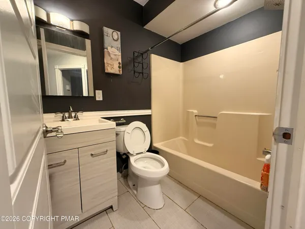 $2,200 | 2933 Melody Lane, Tobyhanna, PA 18466