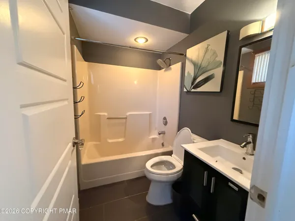 $2,200 | 2933 Melody Lane, Tobyhanna, PA 18466