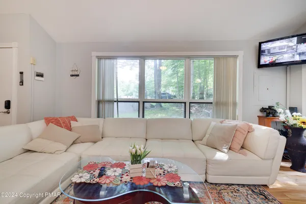 $2,200 | 2933 Melody Lane, Tobyhanna, PA 18466