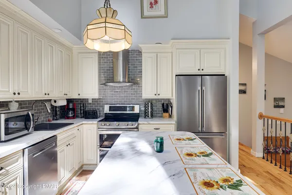 $2,200 | 2933 Melody Lane, Tobyhanna, PA 18466