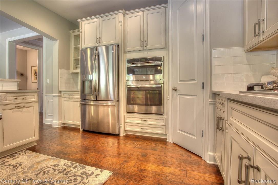5512 Woodfall Road Clarkston, MI 48348 - Photo 11 of 35 woodfall kitchen.jpg