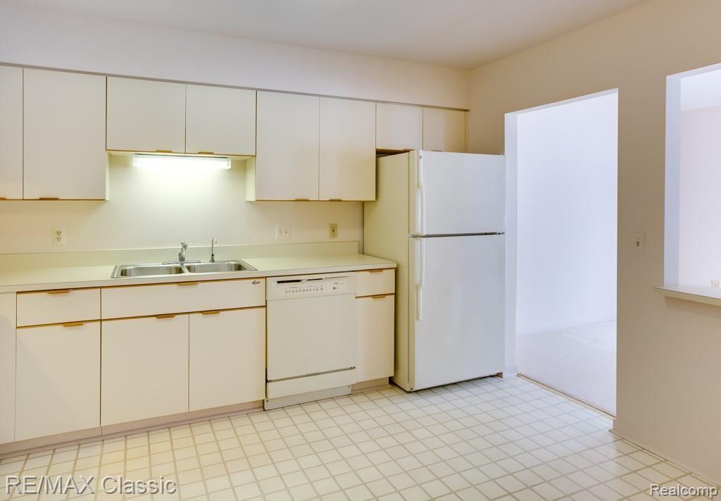 624 Ashley Circle East, Unit 121 Rochester, MI 48307 - Photo 11 of 22 TP-20150221-0278-ENF-Reduced.jpg