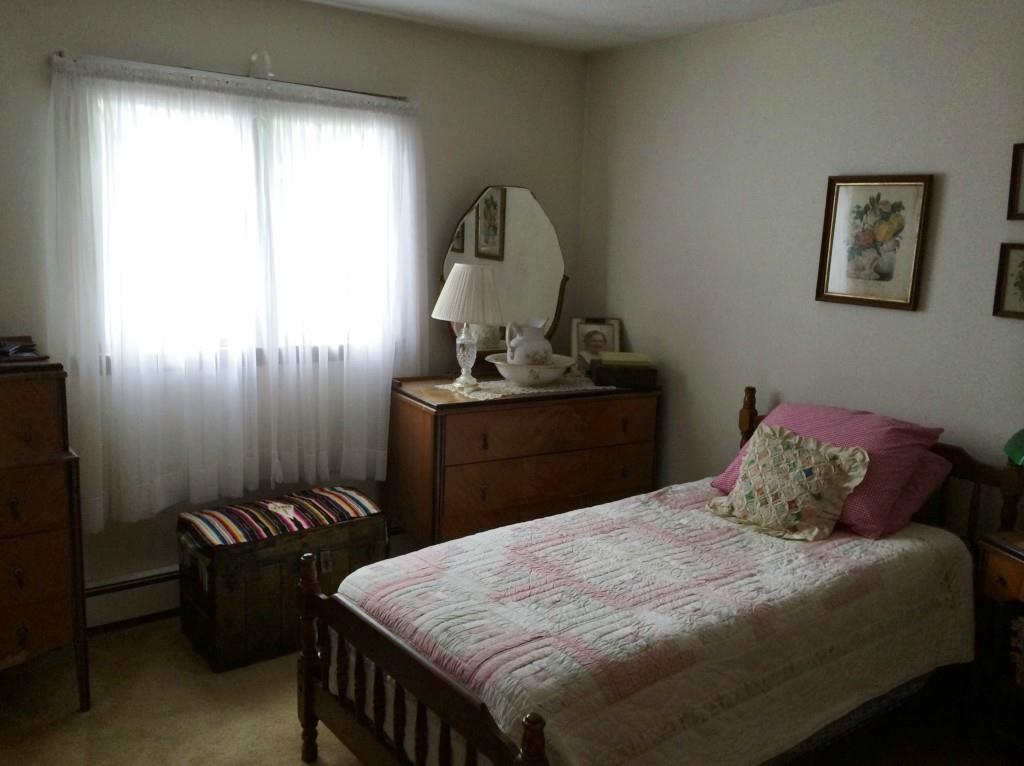 27 Maplewood Road Lewiston, ME 04240 - Photo 21 of 30 Lovely sunny 2nd bedroom...