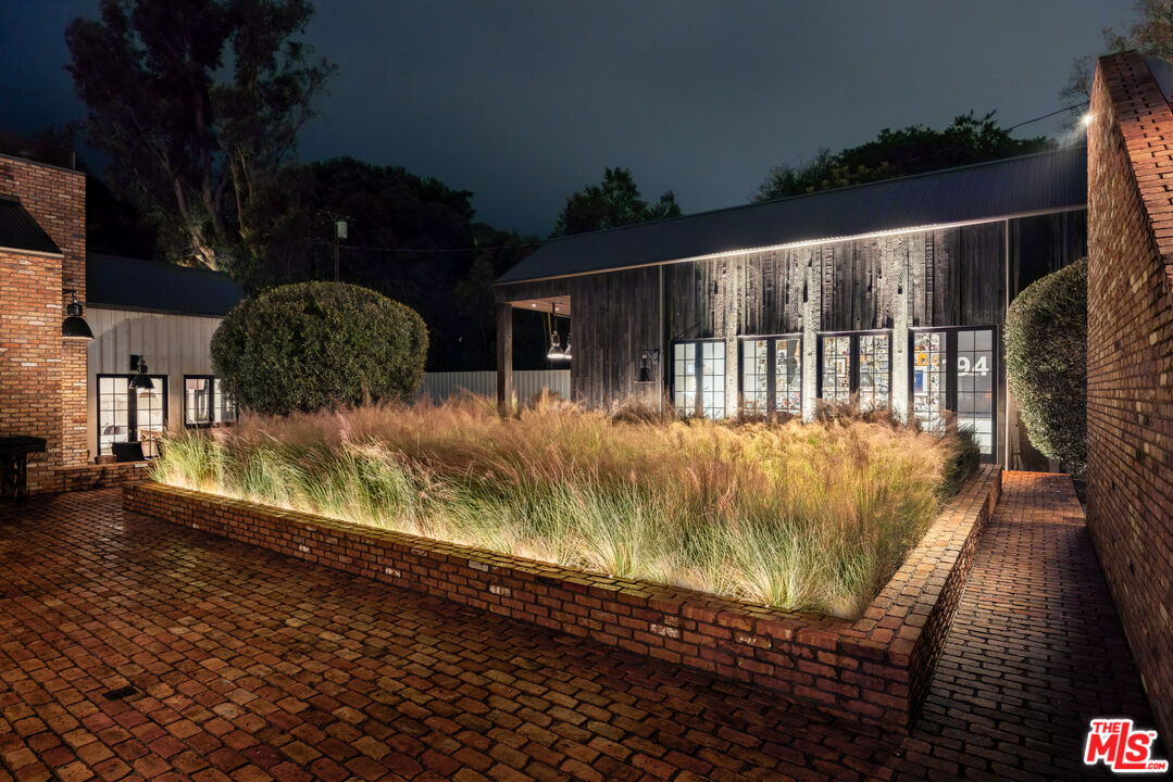 13215 Riviera Ranch Road Los Angeles, CA 90049 - Photo 35 of 37