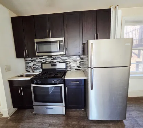 $2,200 | 106 Glenwood Avenue, Unit 301, Jersey City, NJ 07306