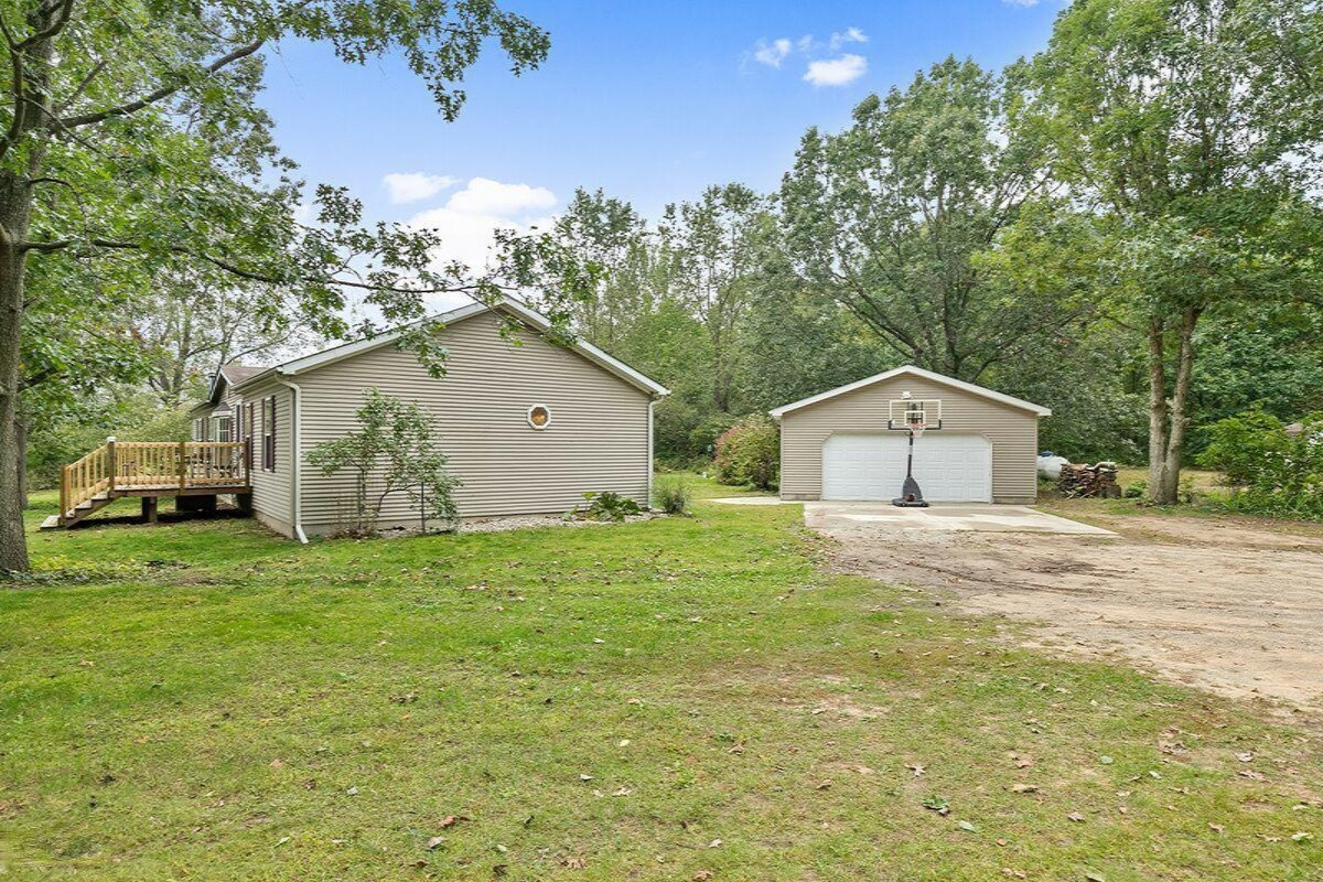 7092 Schmeid Road Lakeview, MI 48850 - Photo 2 of 18 EC369271-D8DB-4717-8821-EFD5FAEE6613