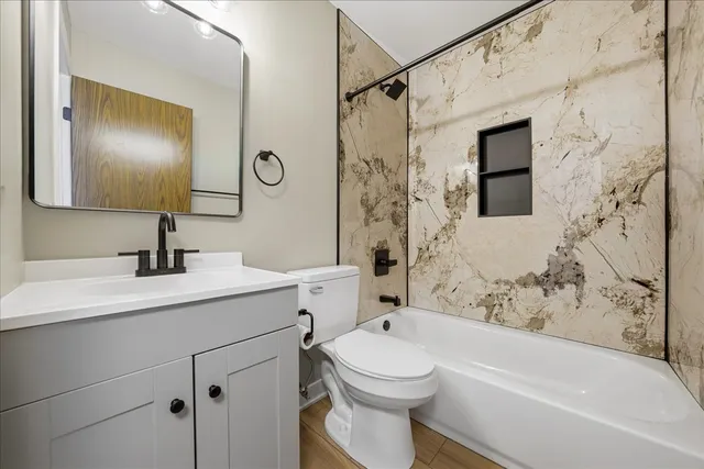 $2,600 | 369 Heather Court, Unit A2, Schaumburg, IL 60193