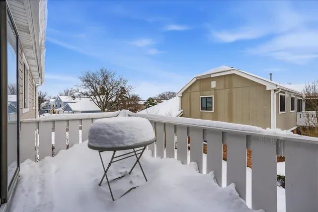 $2,600 | 369 Heather Court, Unit A2, Schaumburg, IL 60193