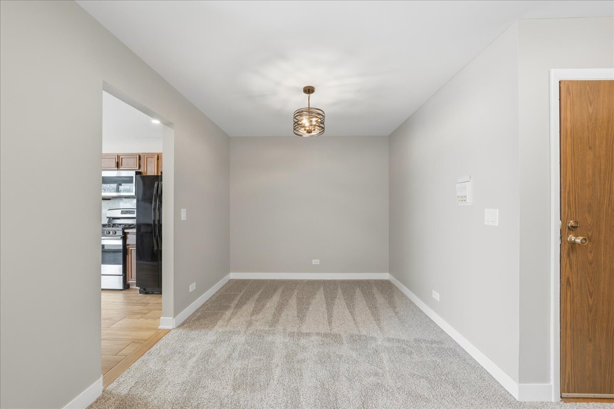 369 Heather Court, Unit A2 Schaumburg, IL 60193 - Photo 4 of 21