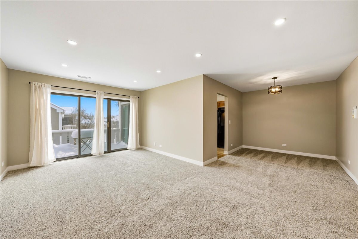 369 Heather Court, Unit A2 Schaumburg, IL 60193 - Photo 5 of 21