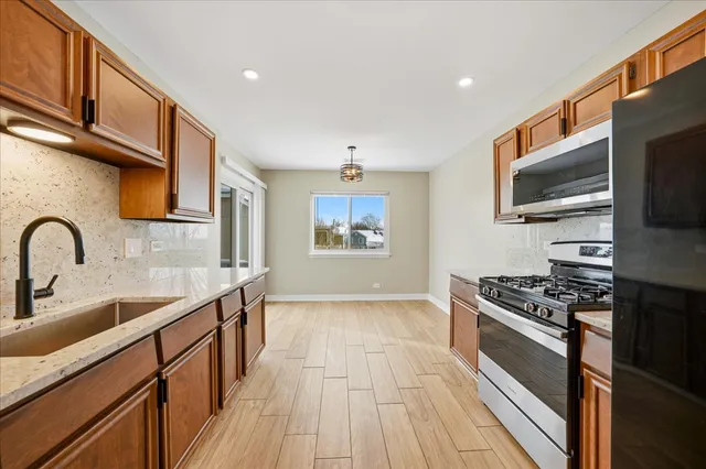 $2,600 | 369 Heather Court, Unit A2, Schaumburg, IL 60193