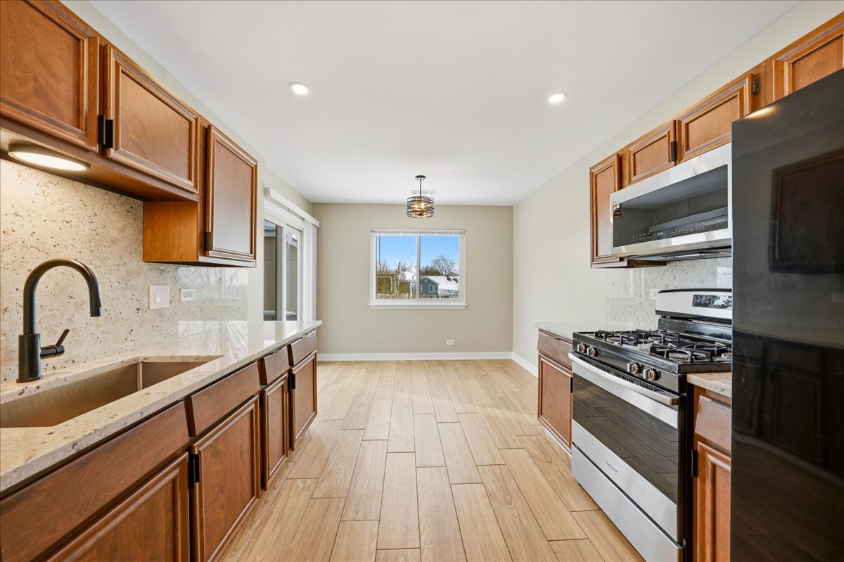 369 Heather Court, Unit A2 Schaumburg, IL 60193 - Photo 7 of 21