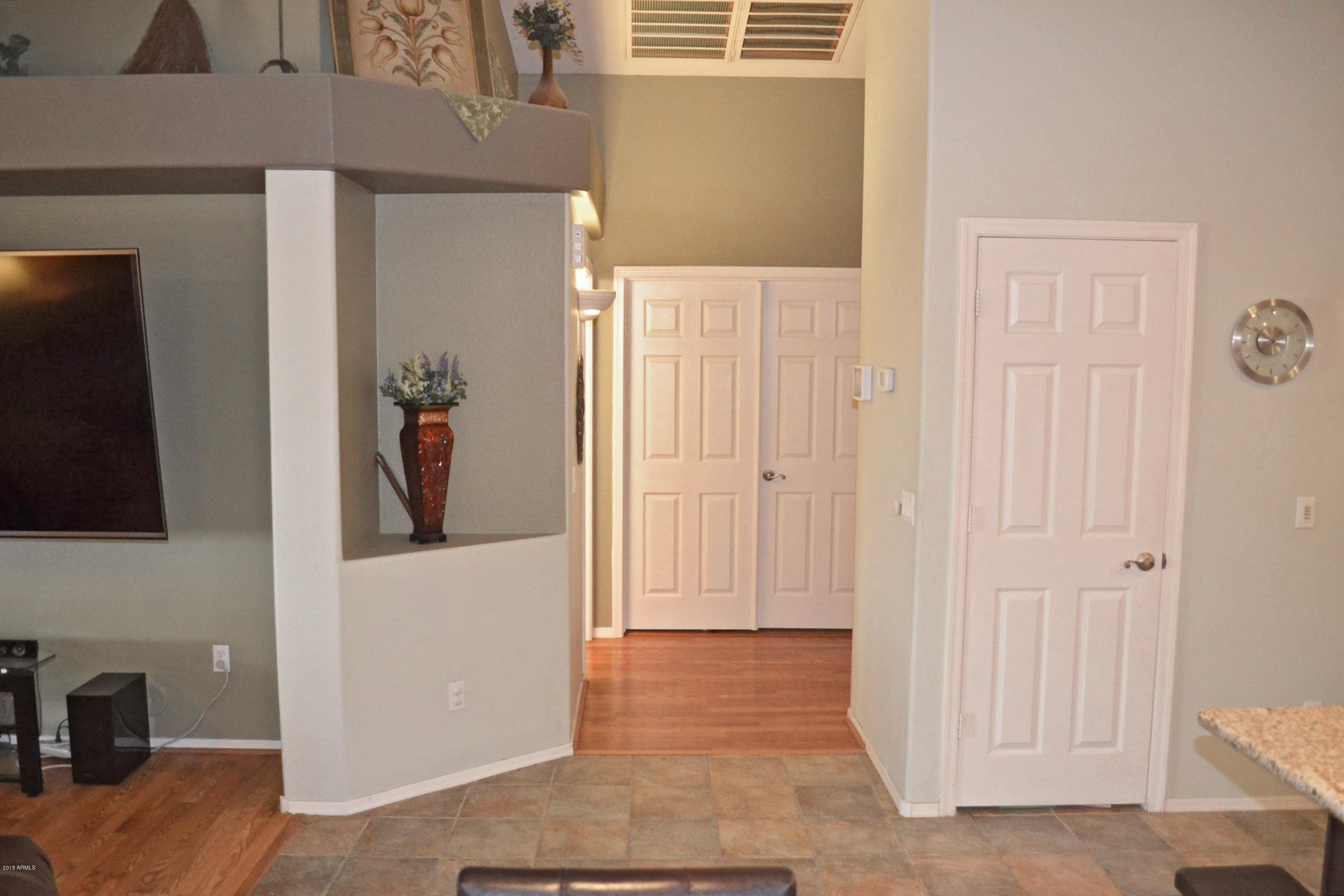 2130 West Vineyard Road Phoenix, AZ 85041 - Photo 23 of 37 23 Hall