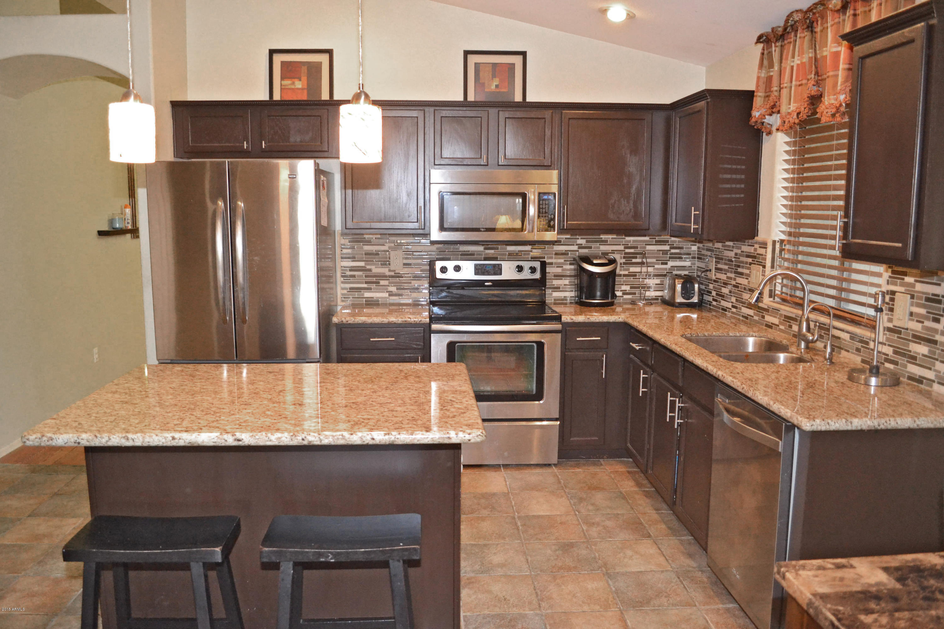 2130 West Vineyard Road Phoenix, AZ 85041 - Photo 9 of 37 09 Kitchen