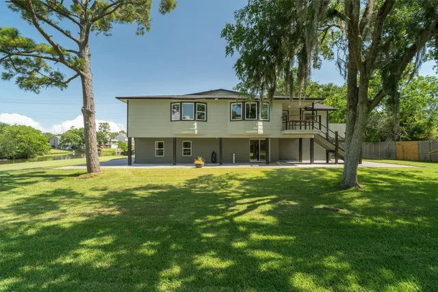 a view of a house with a backyard