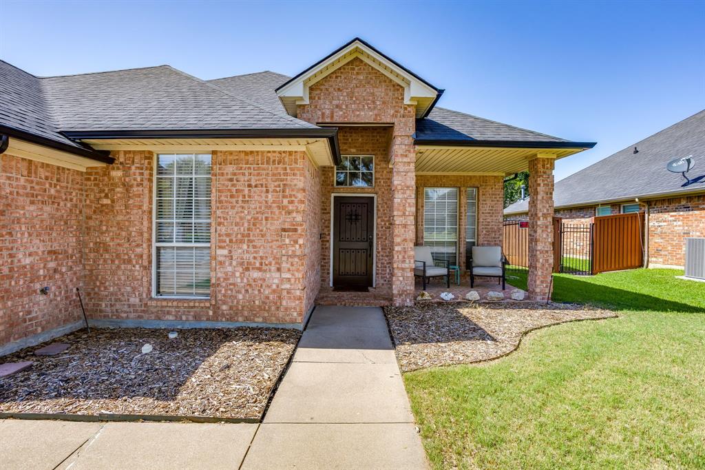 779 Little Ridge Court Burleson, TX 76028 - Photo 2 of 40