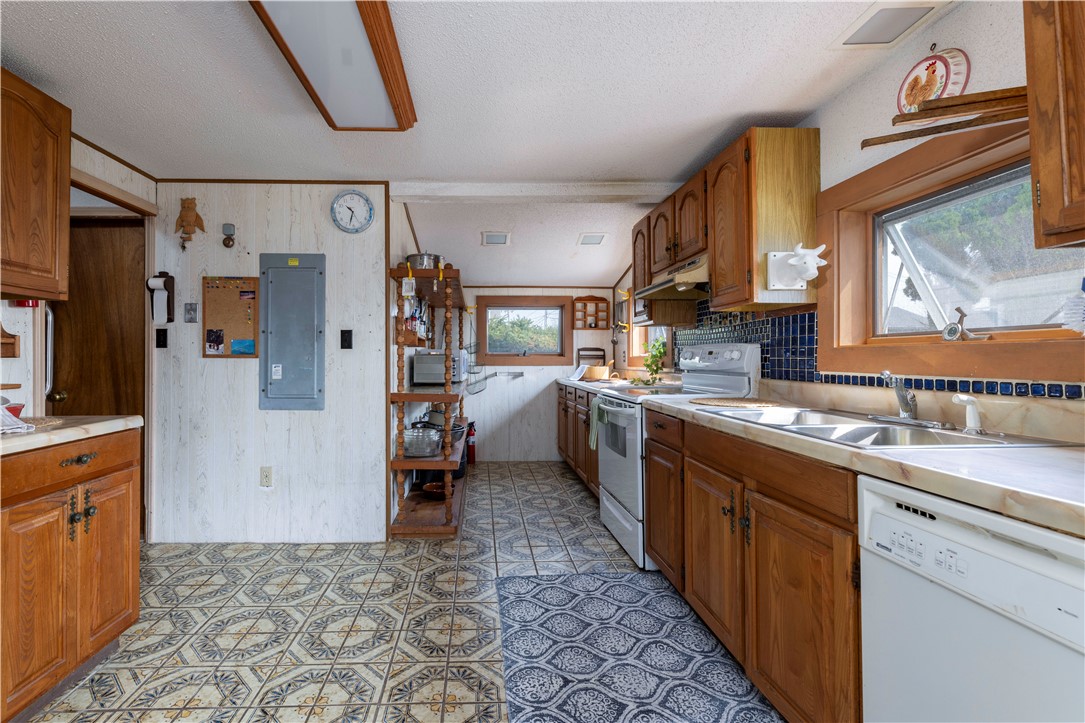 18 Beach Row Narragansett, RI 02879 - Photo 31 of 50