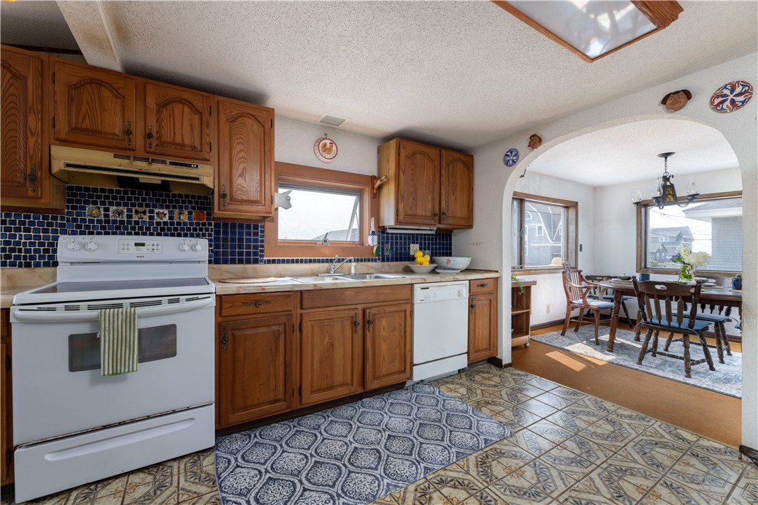 18 Beach Row Narragansett, RI 02879 - Photo 35 of 50