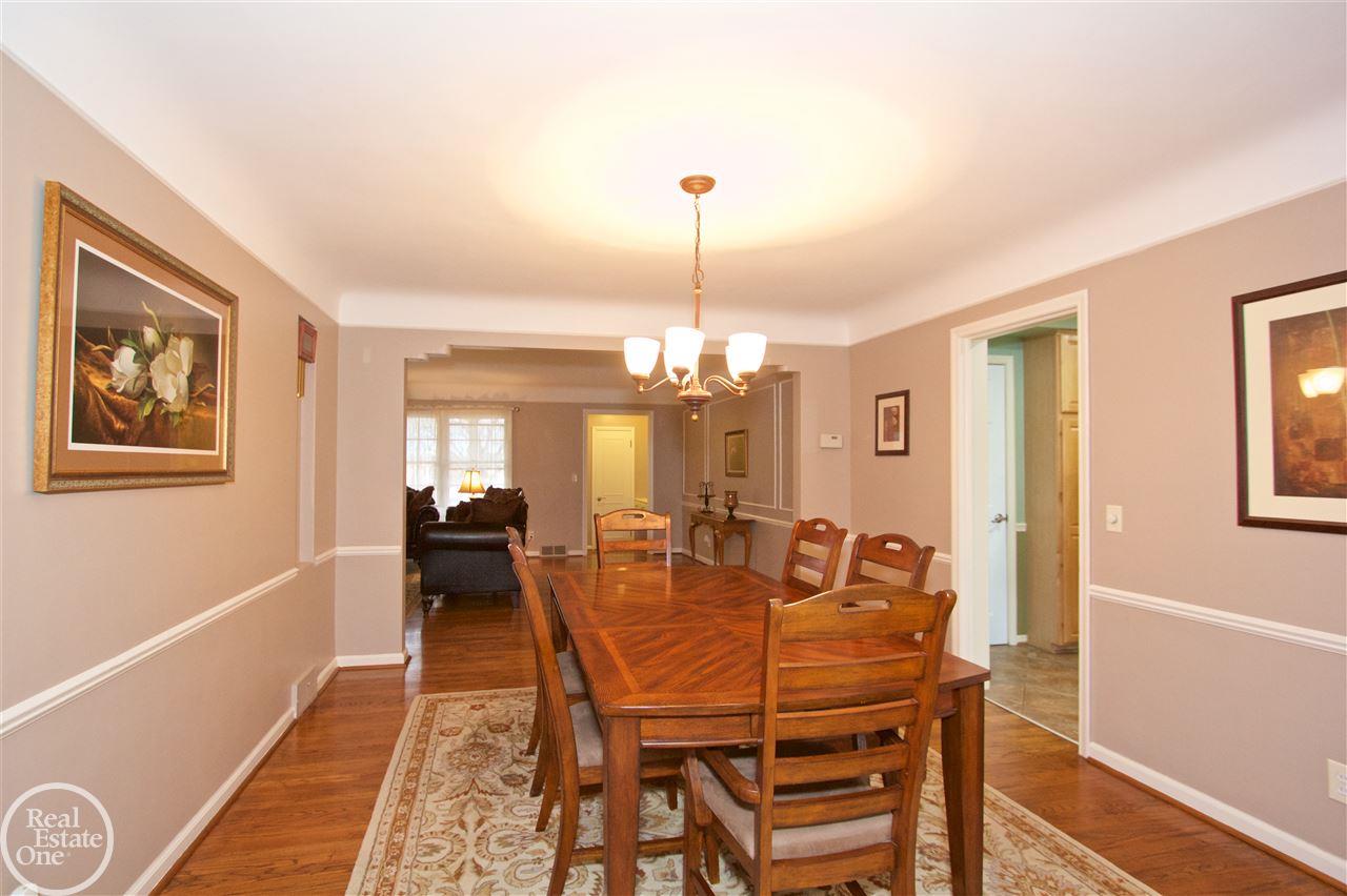 974 North Renaud Road Grosse Pointe, MI 48236 - Photo 6 of 50 31340709-5.JPG