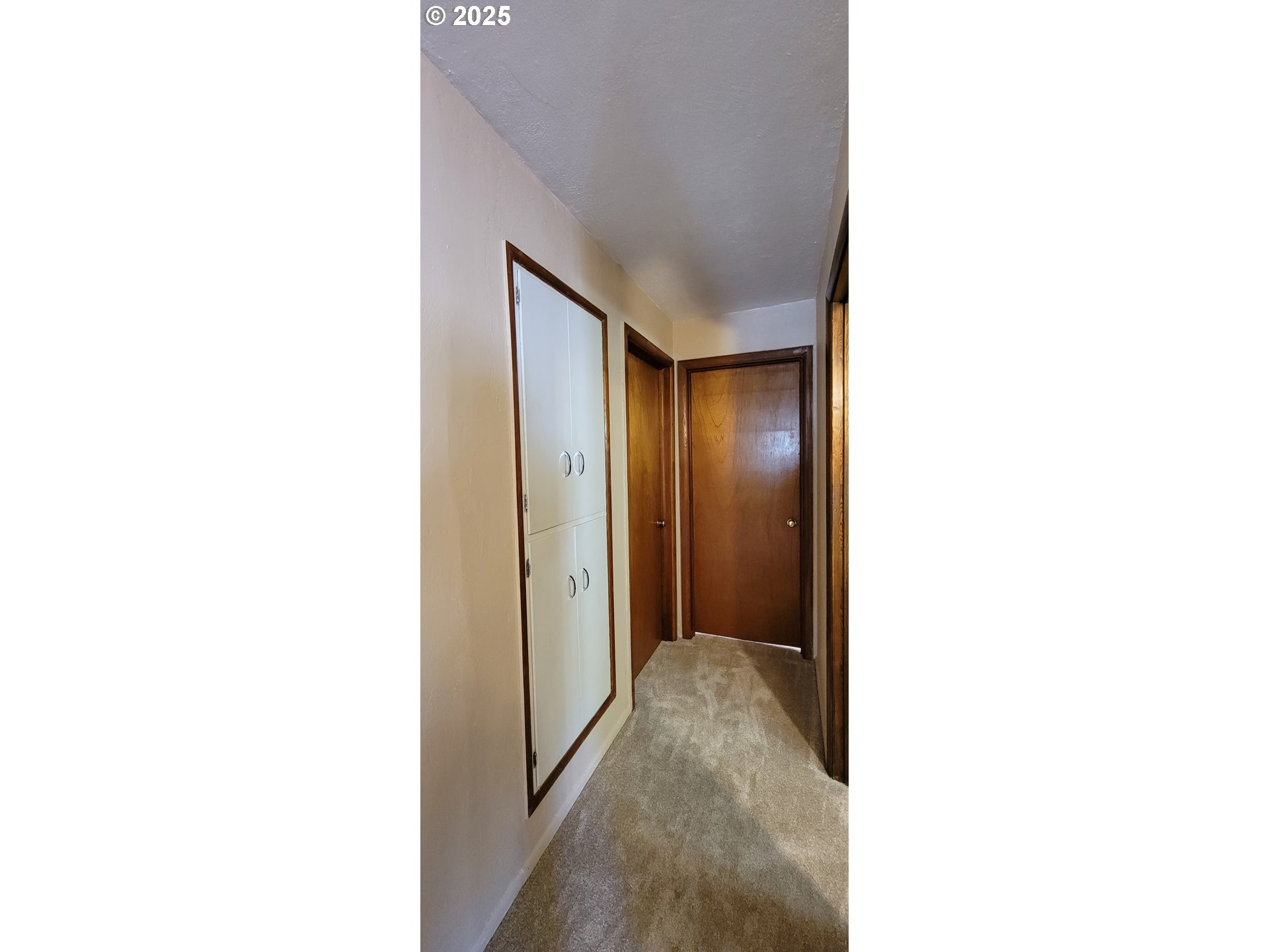 76376 River Road Oakridge, OR 97463 - Photo 15 of 38 a view of a hallway with a white walls
