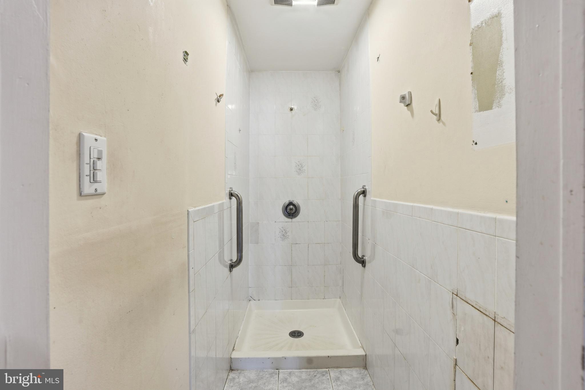 209 Hamilton Street Harrison, NJ 07029 - Photo 14 of 43