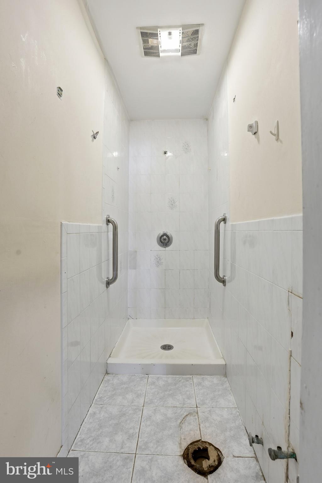 209 Hamilton Street Harrison, NJ 07029 - Photo 16 of 43