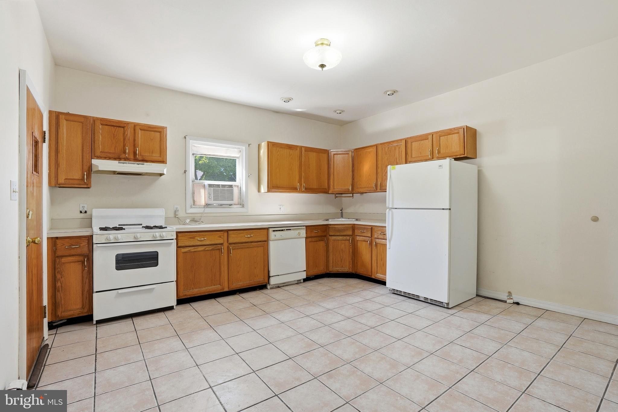 209 Hamilton Street Harrison, NJ 07029 - Photo 17 of 43