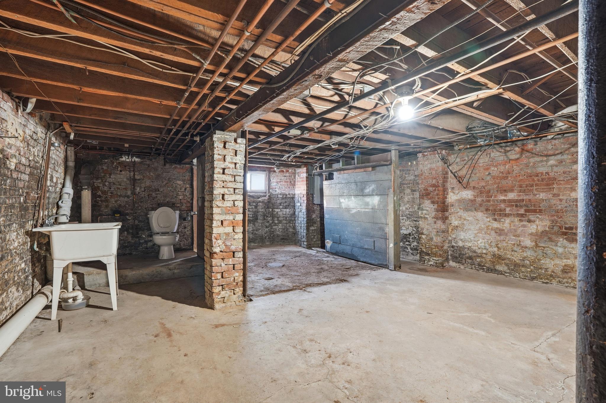 209 Hamilton Street Harrison, NJ 07029 - Photo 30 of 43