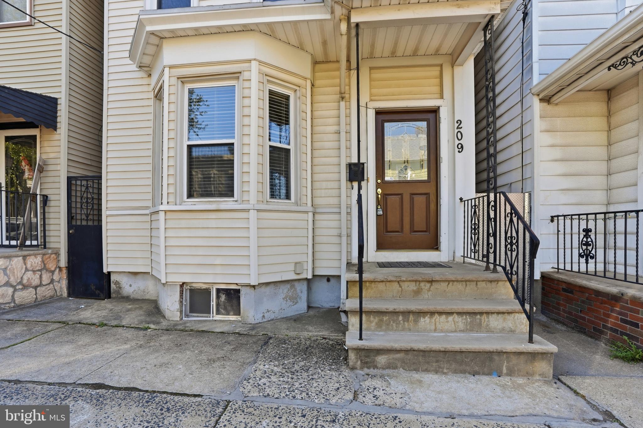 209 Hamilton Street Harrison, NJ 07029 - Photo 3 of 43