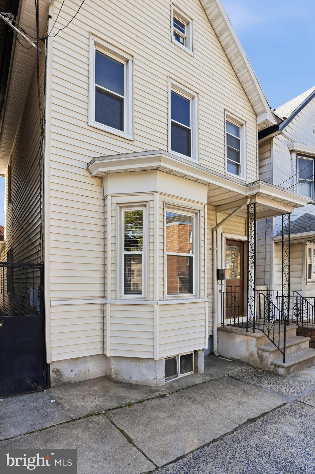 209 Hamilton Street Harrison, NJ 07029 - Photo 5 of 43