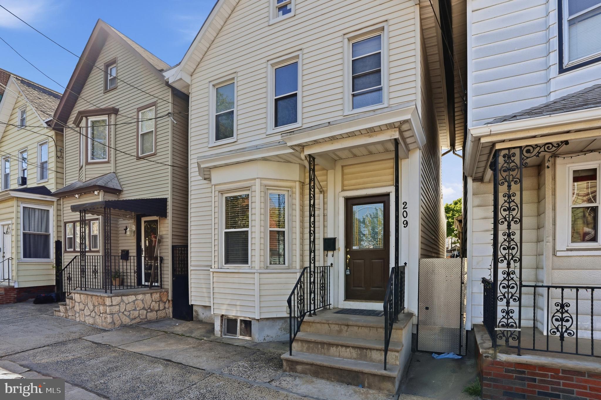 209 Hamilton Street Harrison, NJ 07029 - Photo 6 of 43