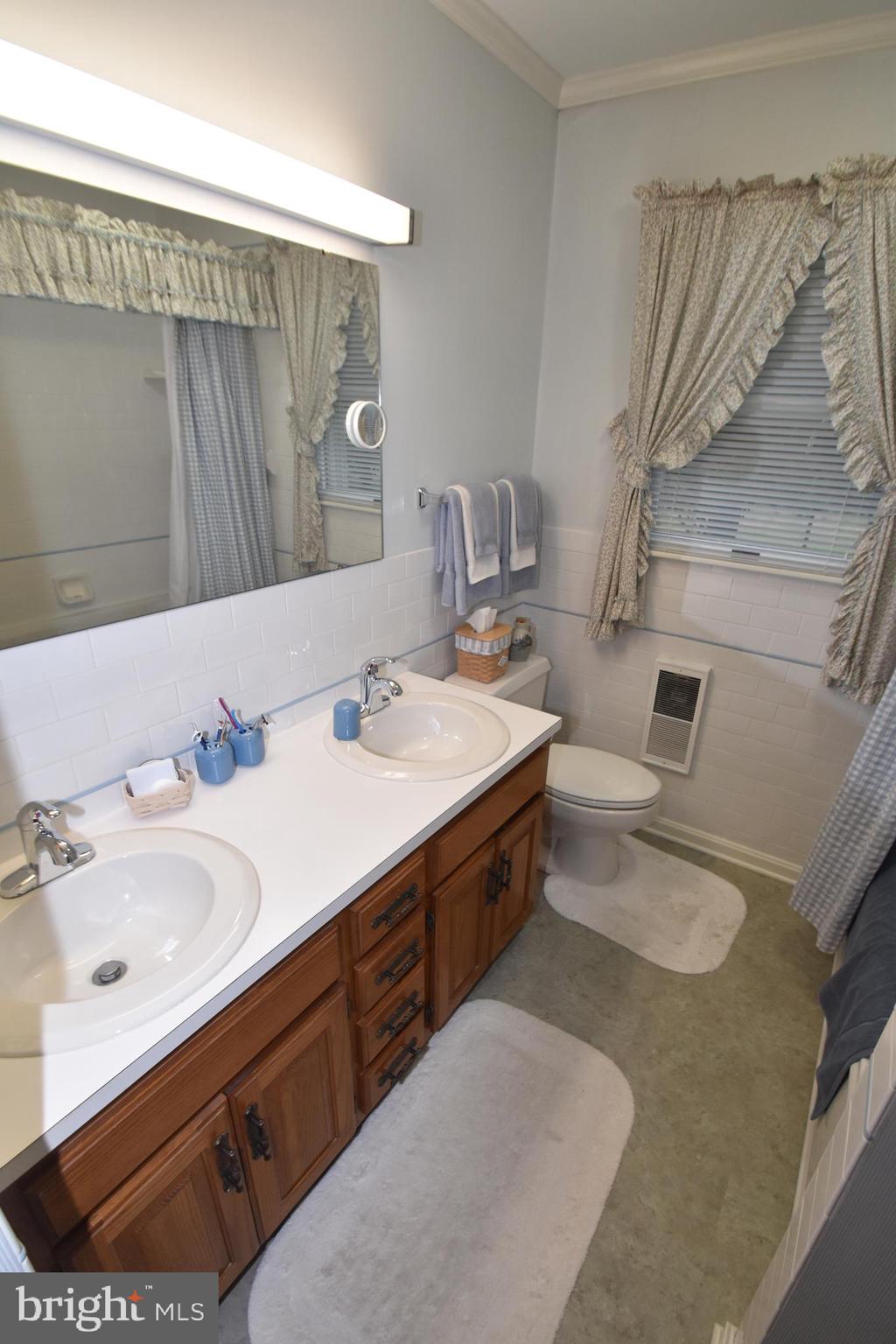 1175 Dutch Neck Road Middletown, DE 19709 - Photo 18 of 55 Owner's Full Bath