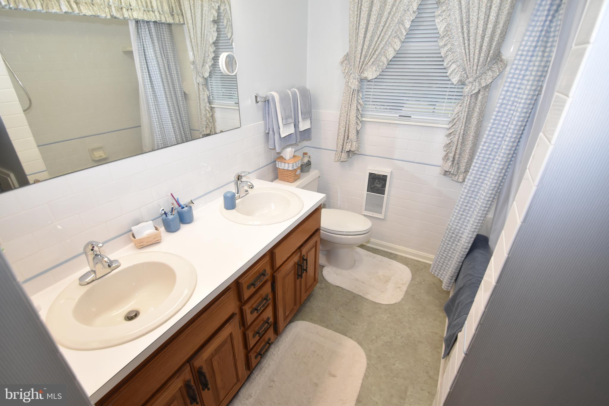 1175 Dutch Neck Road Middletown, DE 19709 - Photo 19 of 55 Owner's Full Bath
