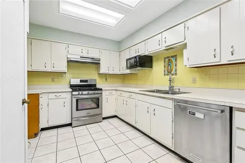 $290,000 | 404 Fairfield Avenue, Gretna, LA 70056