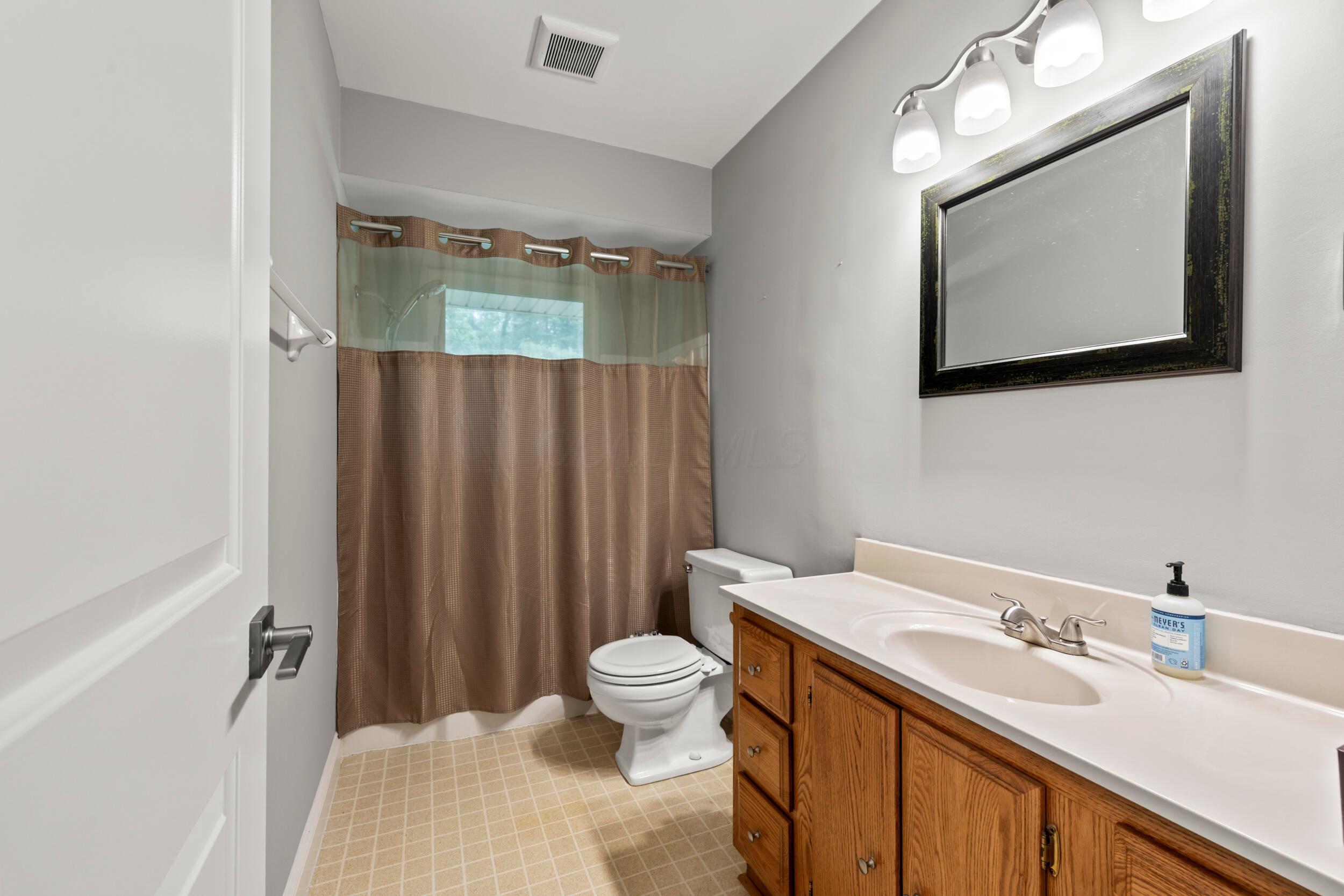 2629 Woodley Road Columbus, OH 43231 - Photo 28 of 32 28_bathroom 2