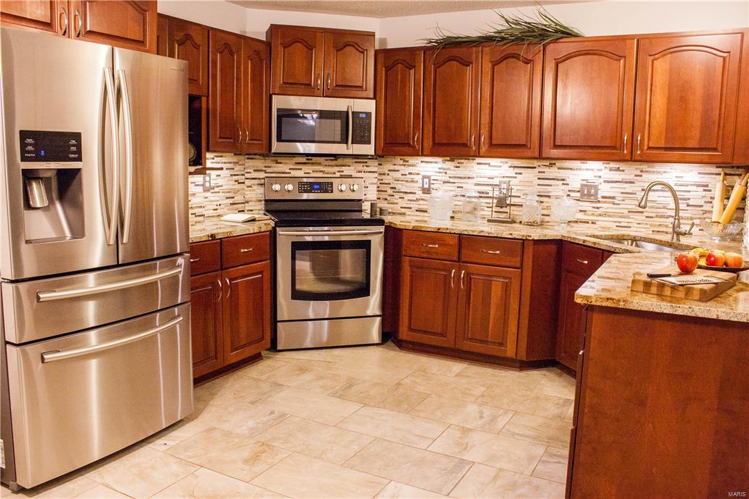 345 Baxter Road Ballwin, MO 63011 - Photo 3 of 14 Gallery Image 3