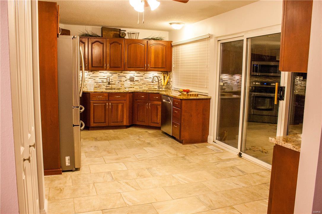 345 Baxter Road Ballwin, MO 63011 - Photo 4 of 14 Gallery Image 4