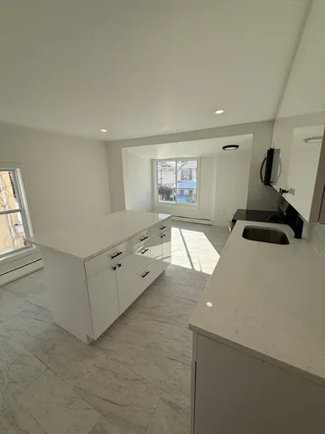 $1,950 | 23 Auburn Avenue, Unit 2, Somerville, MA 02145